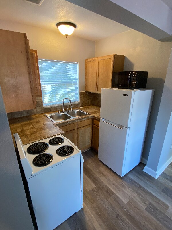 Photo - 2903 E Michigan St