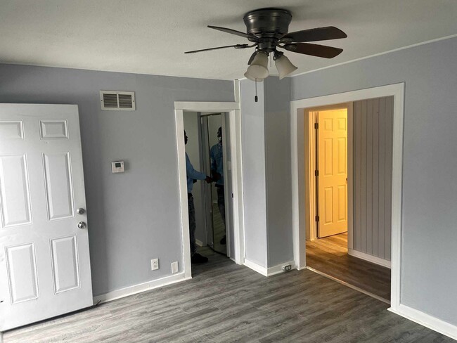 Building Photo - 1632 Midway Dr Rental