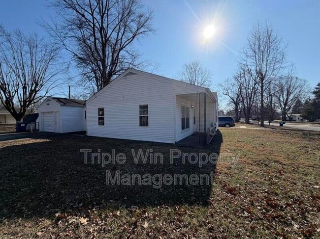 Photo - 300 Brackleigh Ln