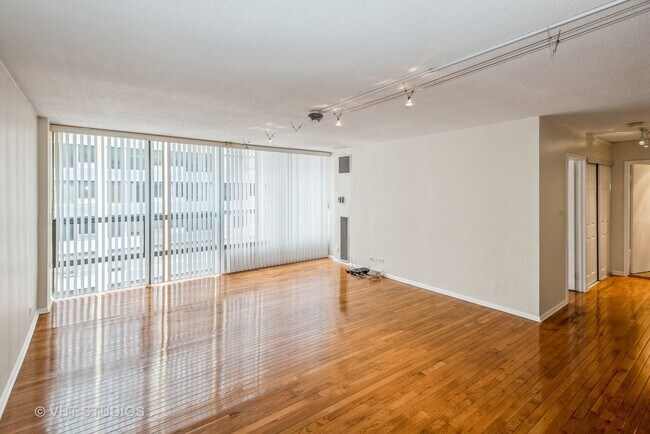 Photo - 230 E Ontario St