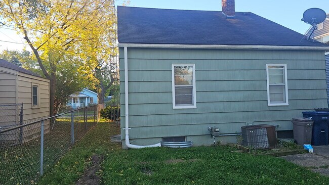 Photo - 3806 Herrick St