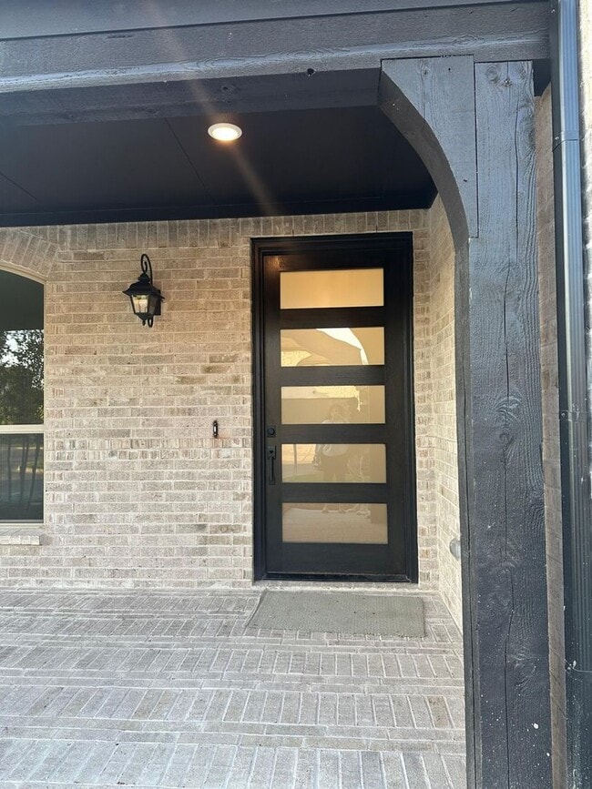 Photo - 613 Florence Trl