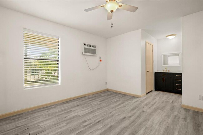 Photo - Fully Remodeled Studio Unit 5