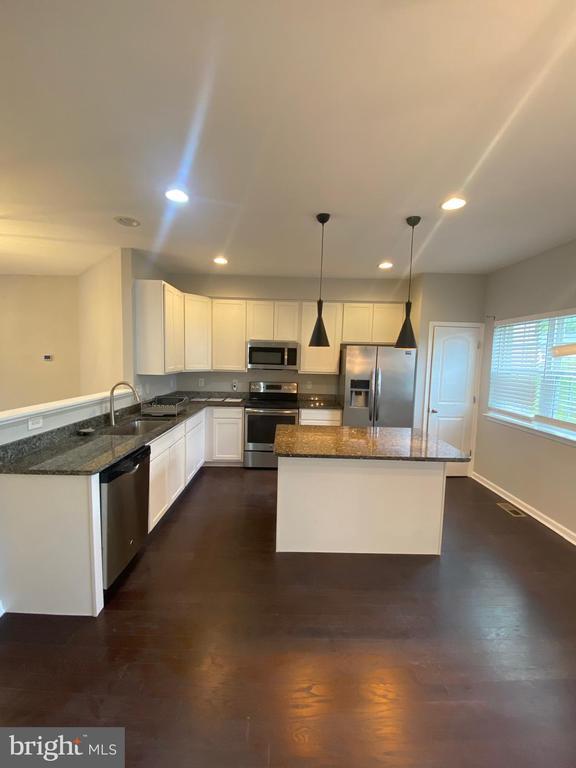 Photo - 640 Jacobsen Cir