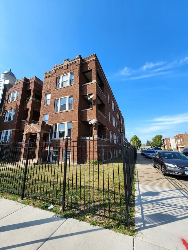 Building Photo - 4200 W 21st Pl Unit 2F