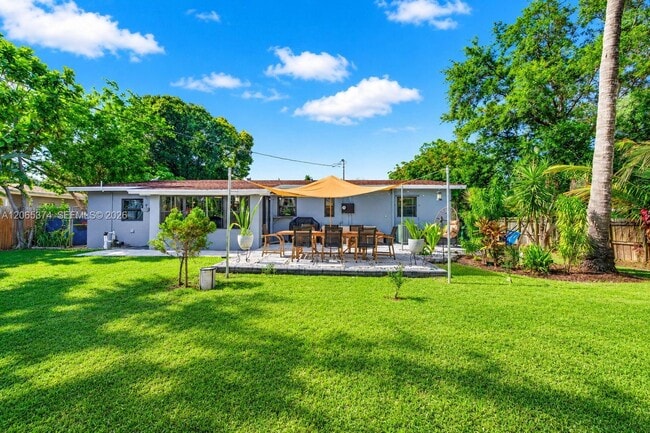 Photo - 300 NW 28th St