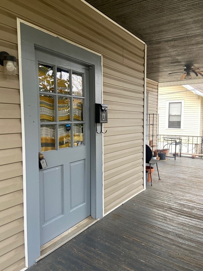 Building Photo - 1616 13th Pl S Unit A