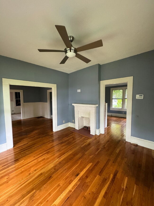 Gorgeous 2 Bedroom 1 Bathroom Single Family Home Located in the Heart of Midtown! Includes Hardwo...