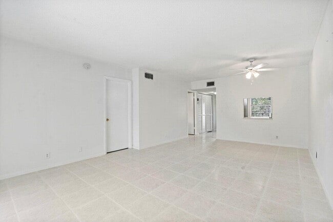 Photo - 21 Abbey Ln Unit 202