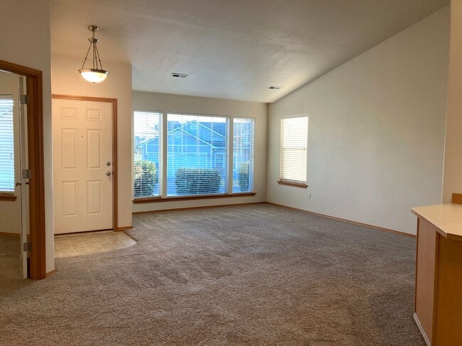Photo - 142 Berkshire Ln