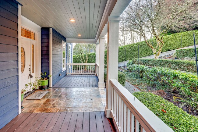 Photo - Beautiful Spacious Bainbridge Home