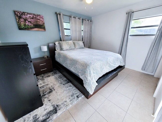 Photo - 735 SE 4th Ave Unit ID1359108P