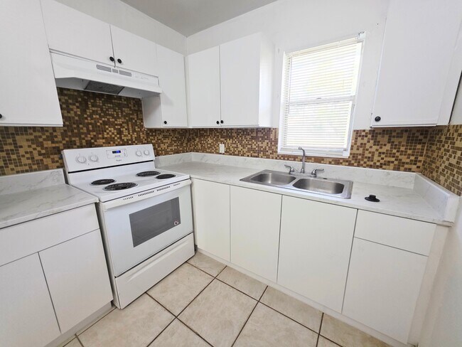 Photo - 4160 NW 21st St