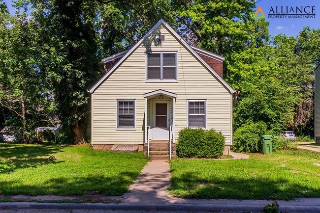 Building Photo - 1404 Legore Ln Unit Main