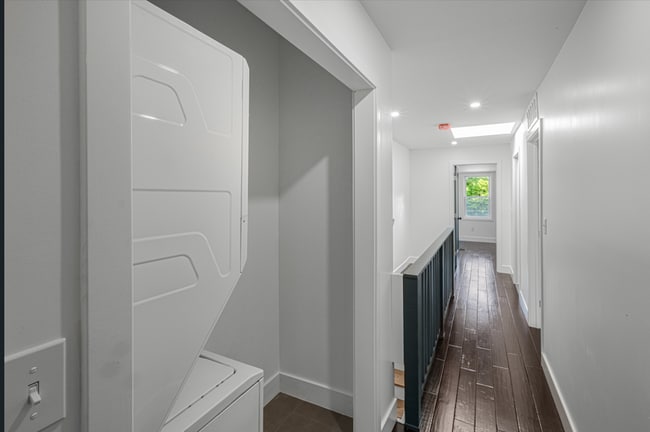Building Photo - BEAUTIFULLY RENOVATED on the best block in Remington!