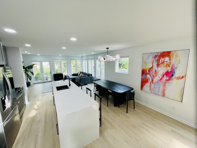 Photo - 323 Gross St