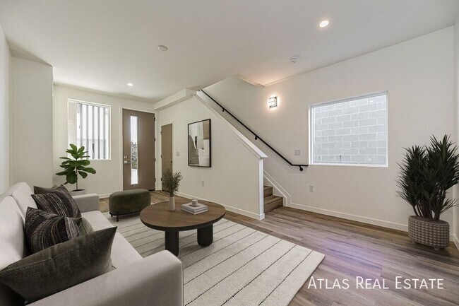 Building Photo - 2640 S Delaware St Unit 2