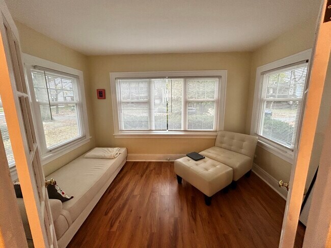 Photo - 2933 E Derbyshire Rd Unidad Lower