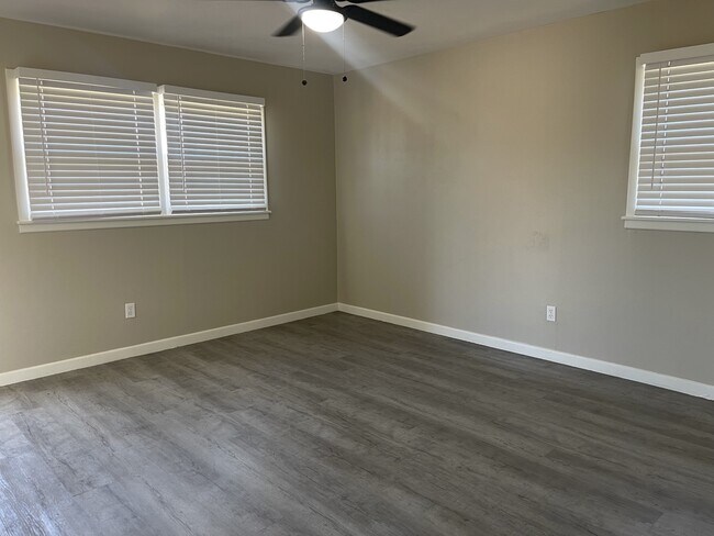 Photo - 1706 E 2nd St