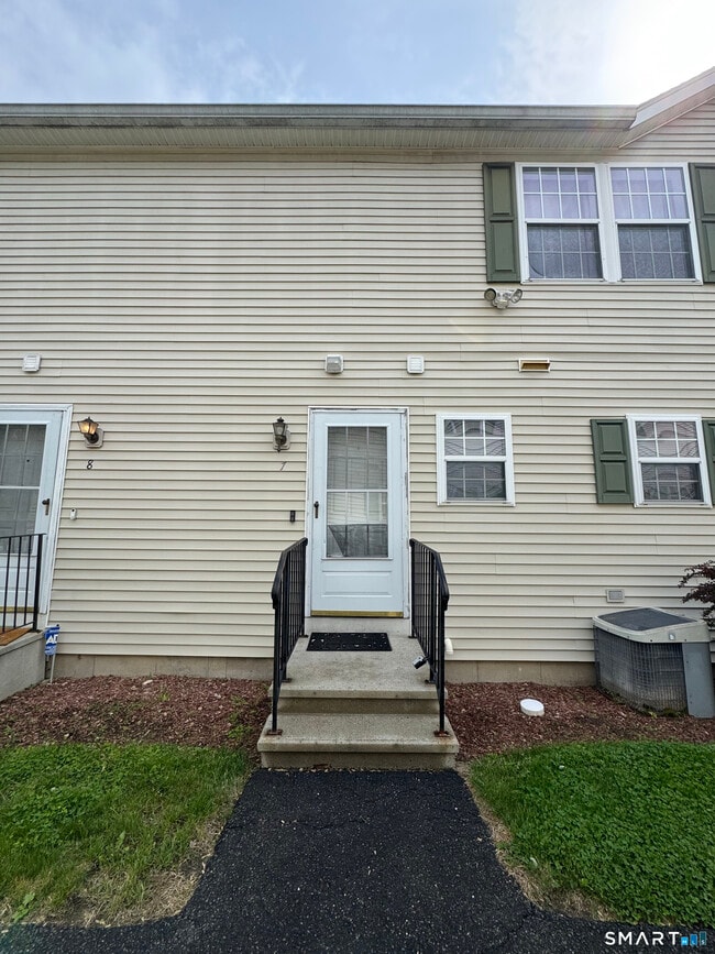 Building Photo - 136 W Cedar St