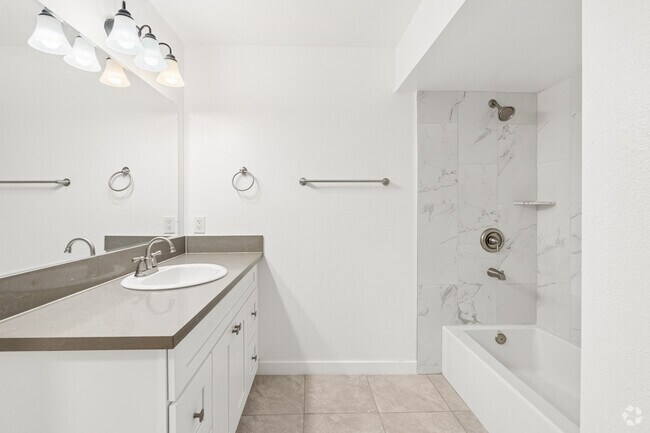 1BR, 1BA - 730SF - Bathroom