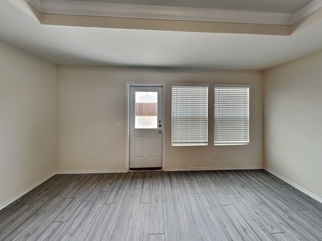 Photo - 16009 Rein Ave