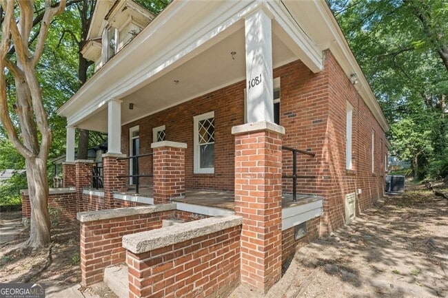 Photo - 1081 McMillan St NW