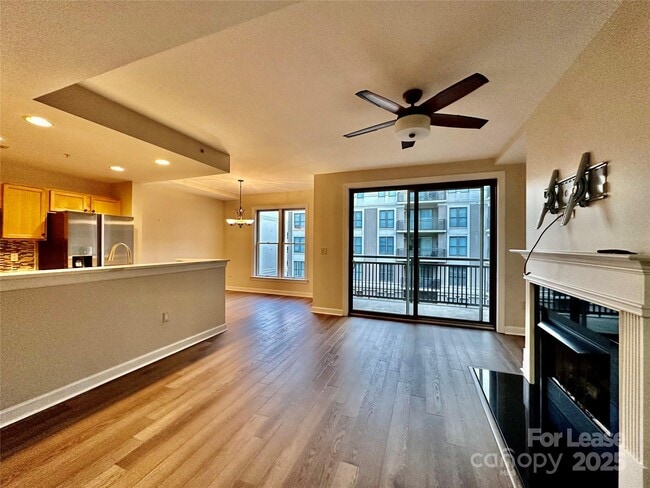 Photo - 718 W Trade St