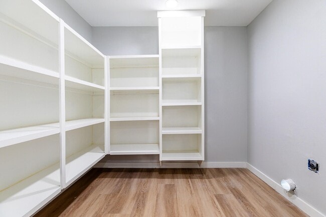 Building Photo - 9529 Fairland Dr