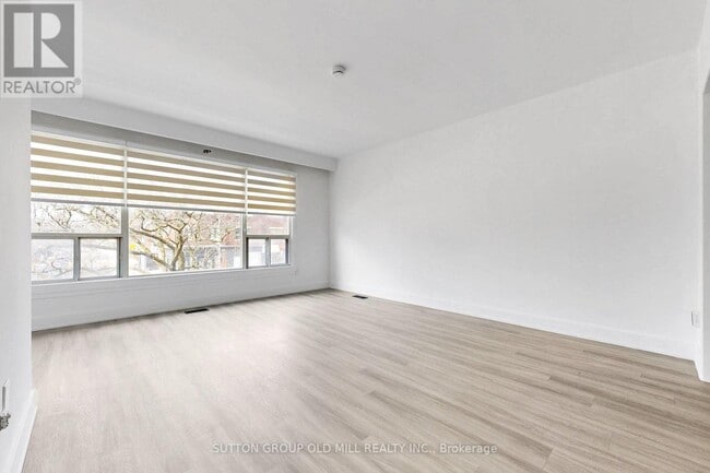 Photo - 809 St Clair Ave W