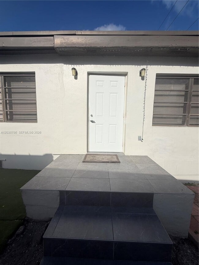 Building Photo - 4750 NW 5th St Unit 2