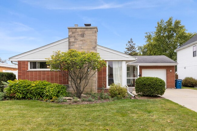 Building Photo - 415 Huntington Ln