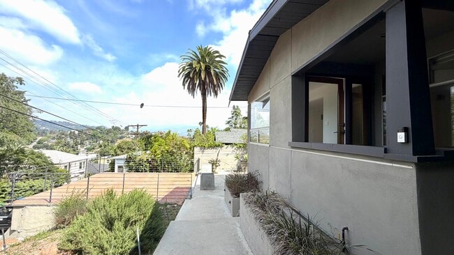 Photo - 2306 Teviot St