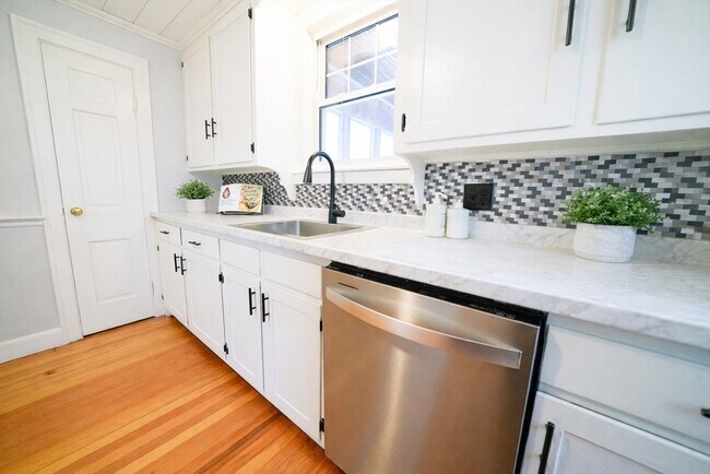 Photo - 14 Paul Revere Rd