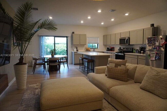 Photo - 385 NW 9th St