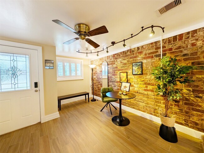 Photo - 3215 Royal Oaks Dr