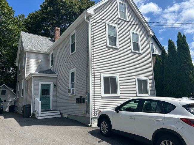 Building Photo - 145 Stark St Rental
