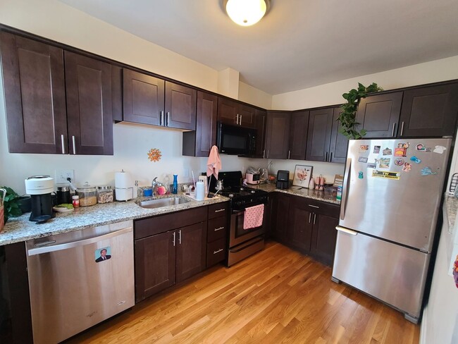 Renovated 1 bed - Dishwasher - Granite Cou... - Renovated 1 bed - Dishwasher - Granite Cou... Condo Unit 12