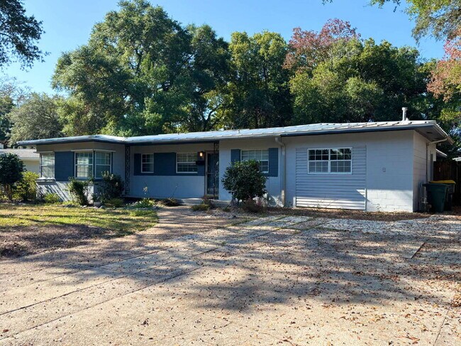 Photo - $200.00 Off The First Month's Rent!