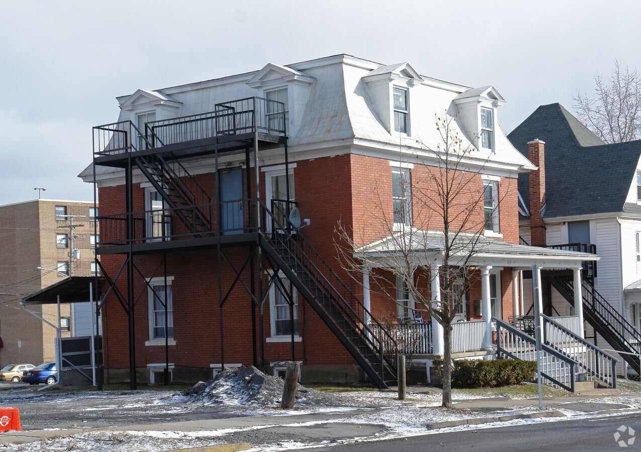 Photo - 123 N Barnard St Apartments