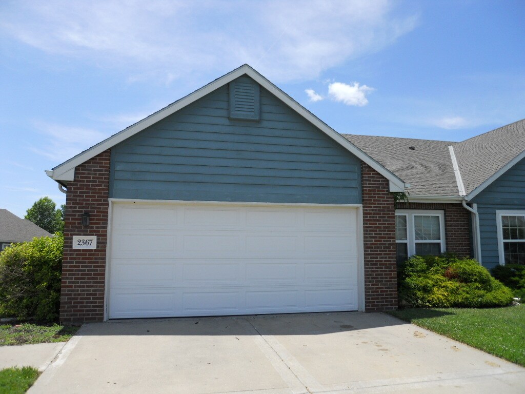 Photo - 2367 Surrey Dr