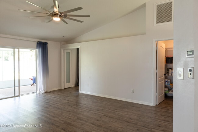 Photo - 1572 Holbrook Rd NW