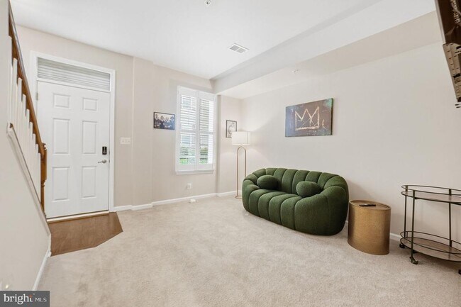 10521 Rawlins Ln