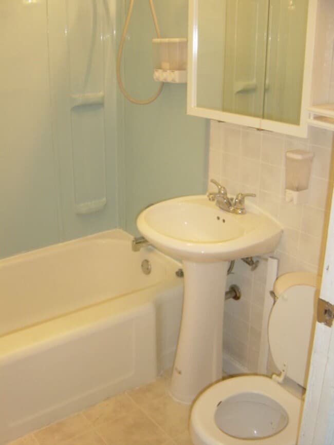 Photo - 2208 W 2nd St Unidad 1