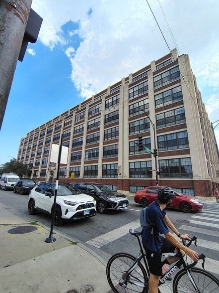 Photo - 3963 W Belmont Ave Unit 128