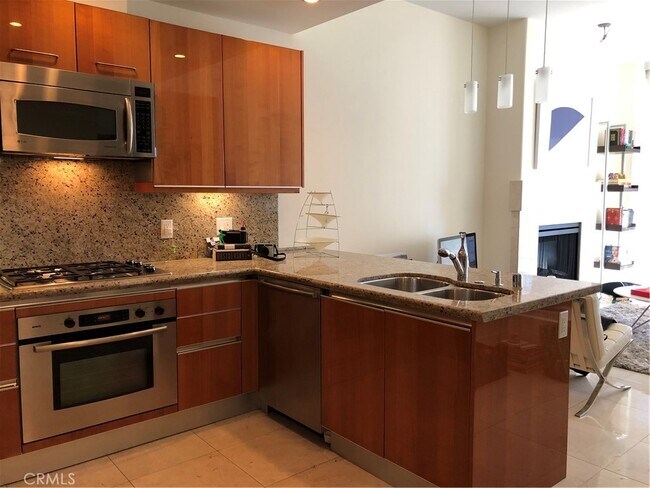 Photo - 550 Front St