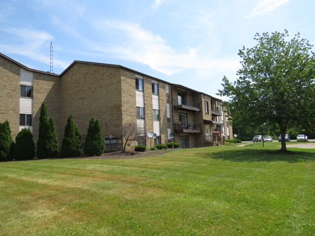Building exterior - 5240 Emil Ave SW Condo Unit 103