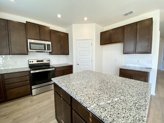 Photo - Four Bedroom in The Lakes at New Riverside!