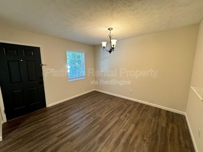 Photo - 3135 Reeves St
