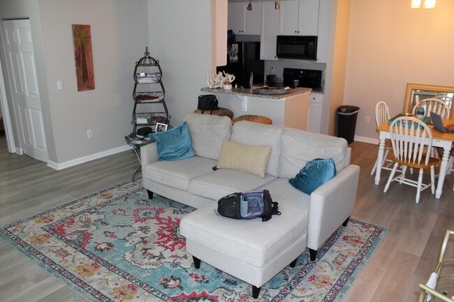 Photo - 277 Alexandra Drive Unit 4